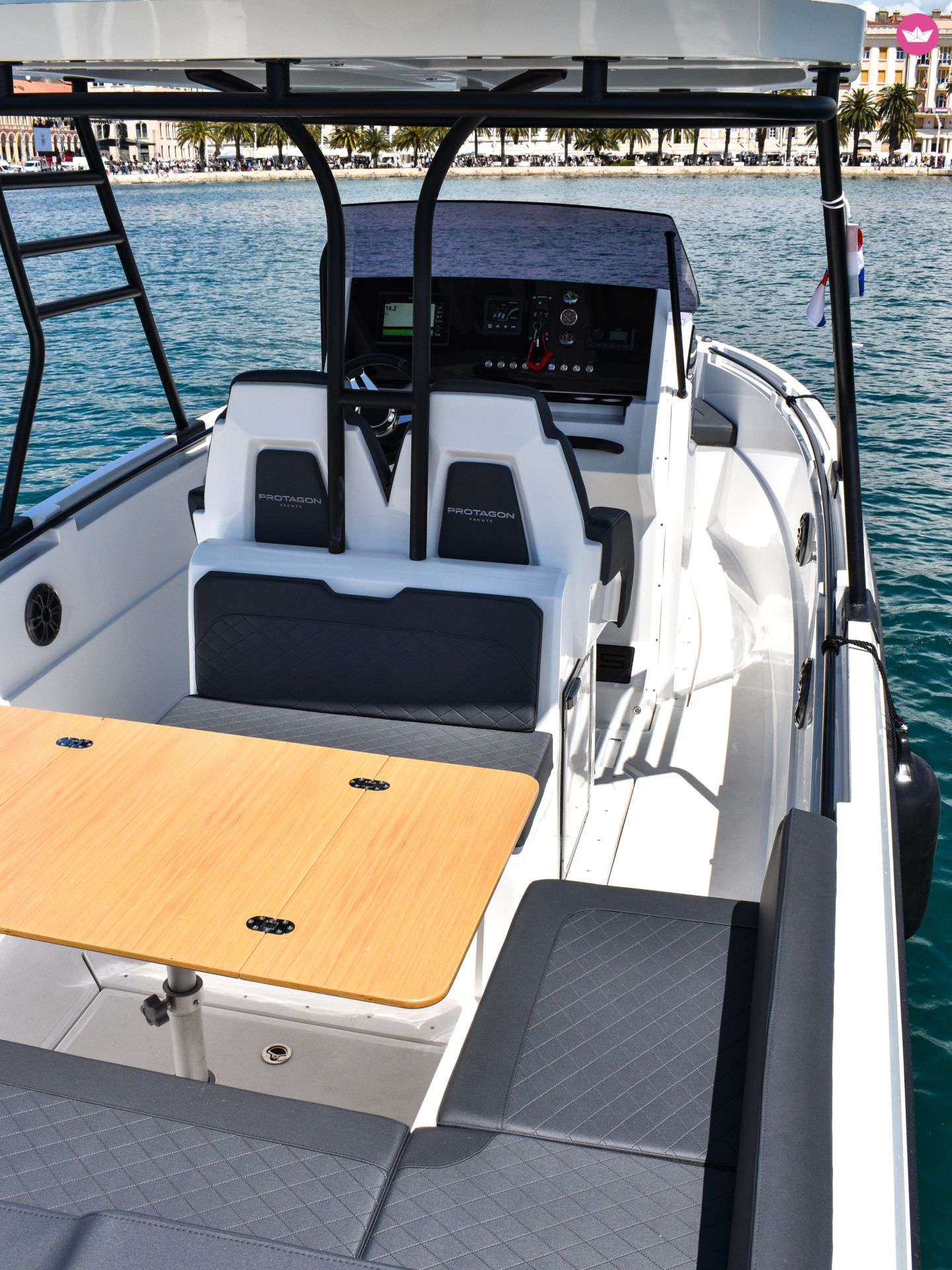 Bateau à moteur Protagon Protagon 25 7