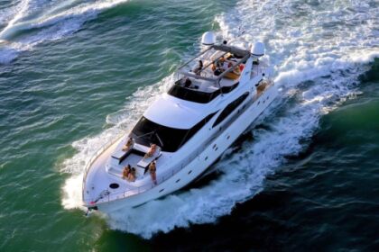 Rental Motor yacht 85' Azimut A85 Miami