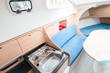 Delphia Nano - łódź motorowa w stylu houseboat