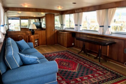 Alquiler Yate a motor Dagless UK Super President 72 Vigo