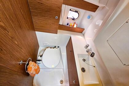 JEANNEAU LEADER 8 –  PLAISIR EN MER 8 pers