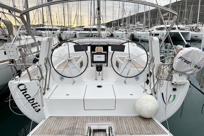 Charter Sailboat Hanse Yachts Hanse 388 Trogir