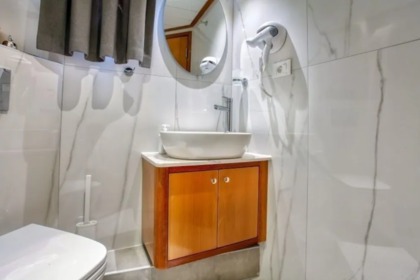 Luxury custom built ketch gulet with a capacity of 10 people