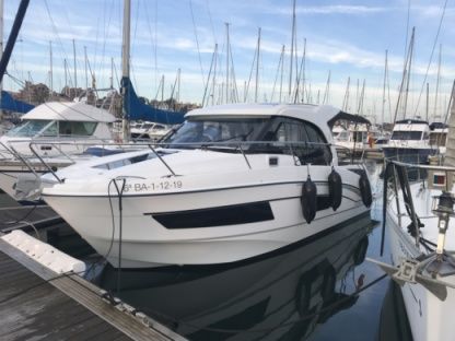 Charter Motorboat Beneteau Antares 9 Getxo