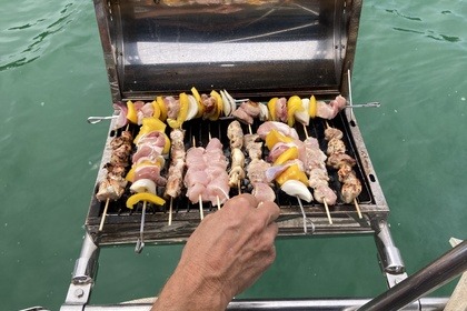 BATEAU PARTAGÉ AUTOUR DES ÎLES DE LA MER IONIENNE.