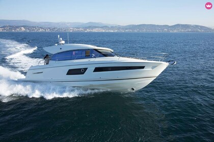 Rental Motorboat Jeanneau prestige prestige 45 s hard top Chalkidiki