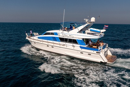 Een jachtcruise langs de kust van Pattaya van 3 uur. Accommodatie voor 1 tot 20 personen.