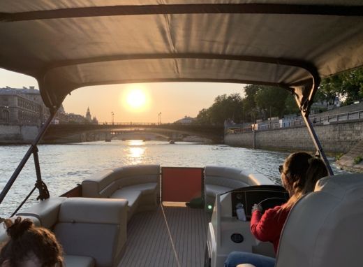 Paris Motorboat Bassboat Smartliner alt tag text