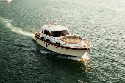 Hire Motor yacht Apreamare Apreamare 60 Sorrento