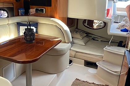 35FT Four Winns Yacht for charter cruises in Lake Ontario