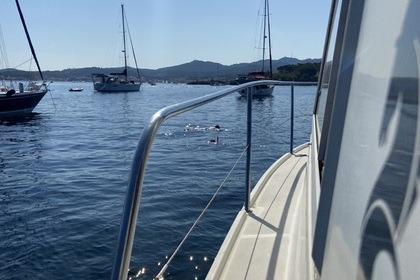 Charter Motorboat Beneteau Antares 800 Embiez