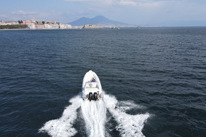 Noleggio Gommone Asso Charisma Napoli
