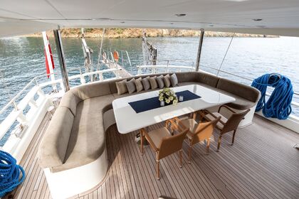 Luxury Gulet Charter in Fethiye – 20-Person Capacity