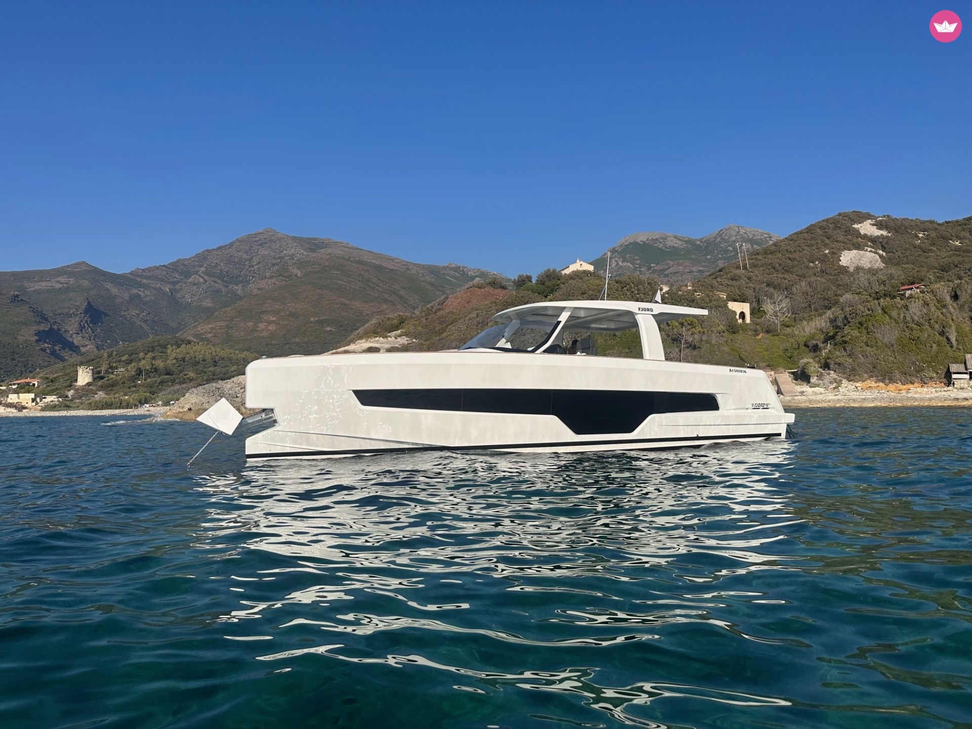 Bateau à moteur Fjord 41 XL 880cv
