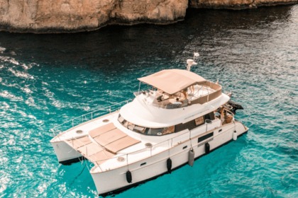 Rental Catamaran FOUNTAINE PAJOT 44 Malta