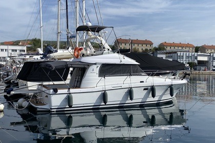 Hire Motorboat Beneteau Antares 10.80 Šibenik