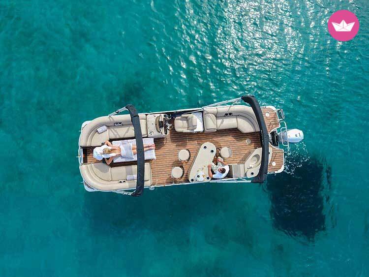Bateau à moteur Pontoon