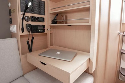 Disfruta alquilando este fantástico Beneteau Oceanis 30.1 Nuevo a Estrenar!