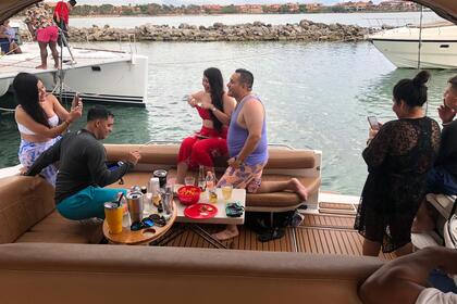 Hyra båt Motorbåt Sundancer 48 Tulum