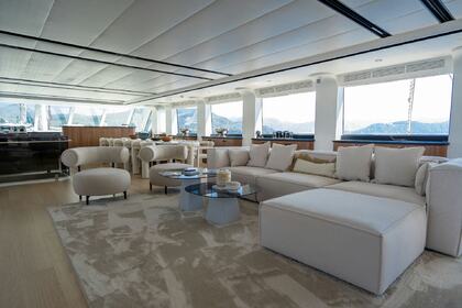 DE LOVE YACHT CHARTER