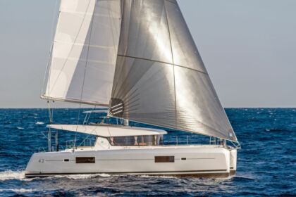 Charter Catamaran Lagoon Lagoon 42 Mykonos