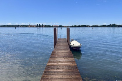 Charter Motorboat Amadi Topa Venice