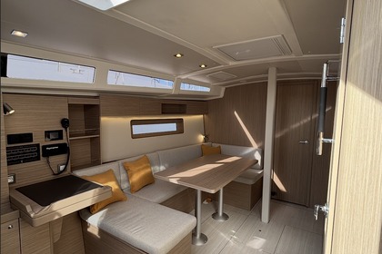 Oceanis 37.1 Nuevo (2026) - Lujo y confort en la Bahía de Palma