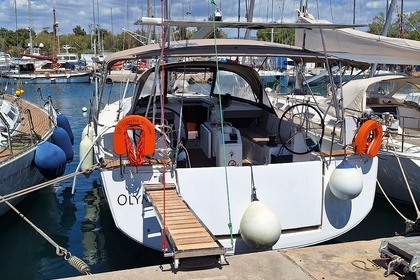 Hire Sailboat Jeanneau 440 Skiathos