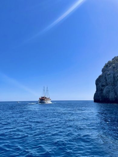 Ρόδος Motorboat Sea Ray 410 Express Cruiser alt tag text