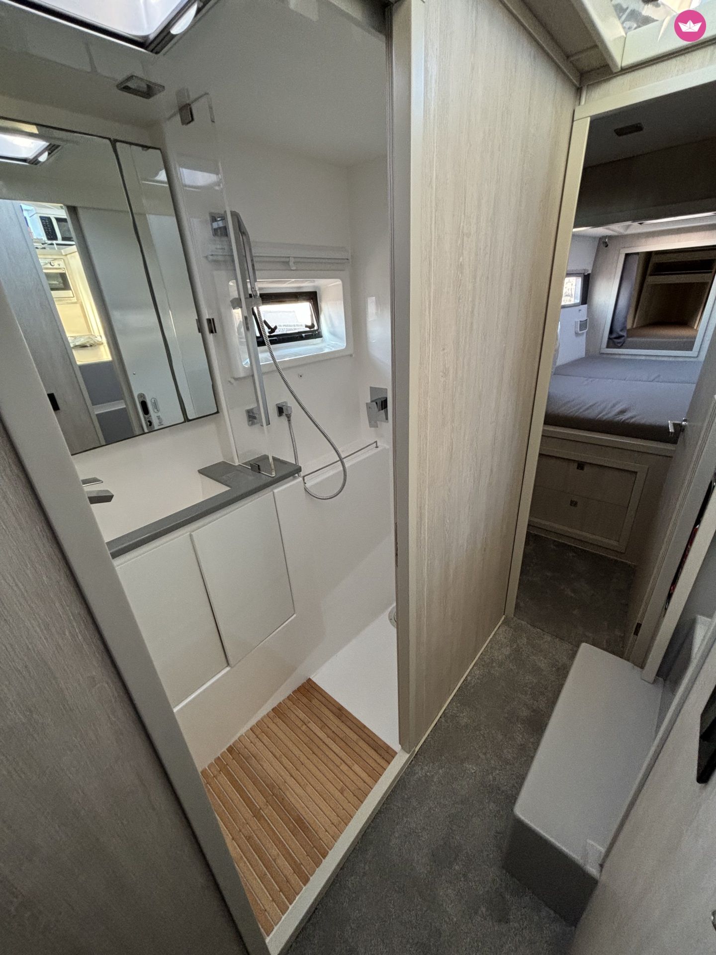 Charter Leopard 43
