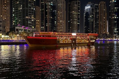 Noleggio Yacht a motore Sparkman & Stephens 104 Dubai Marina