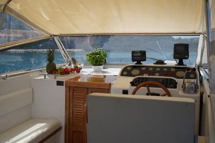 Gozzo sorrentino planante cabinato