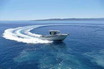 Hire Motorboat Beneteau Barracuda 7 Brela
