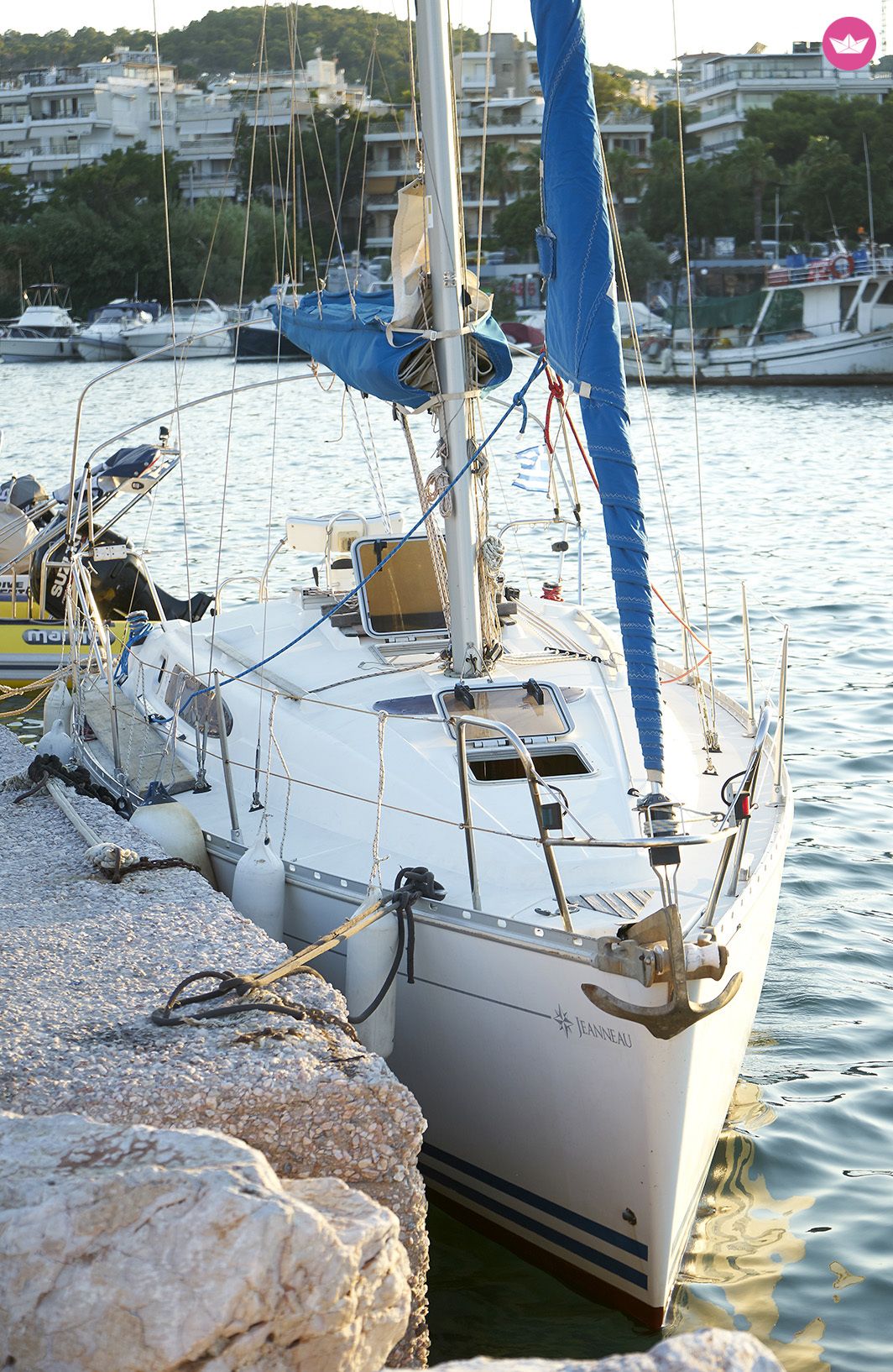 Jeanneau Sun Odyssey 32.2 in Athens for rental