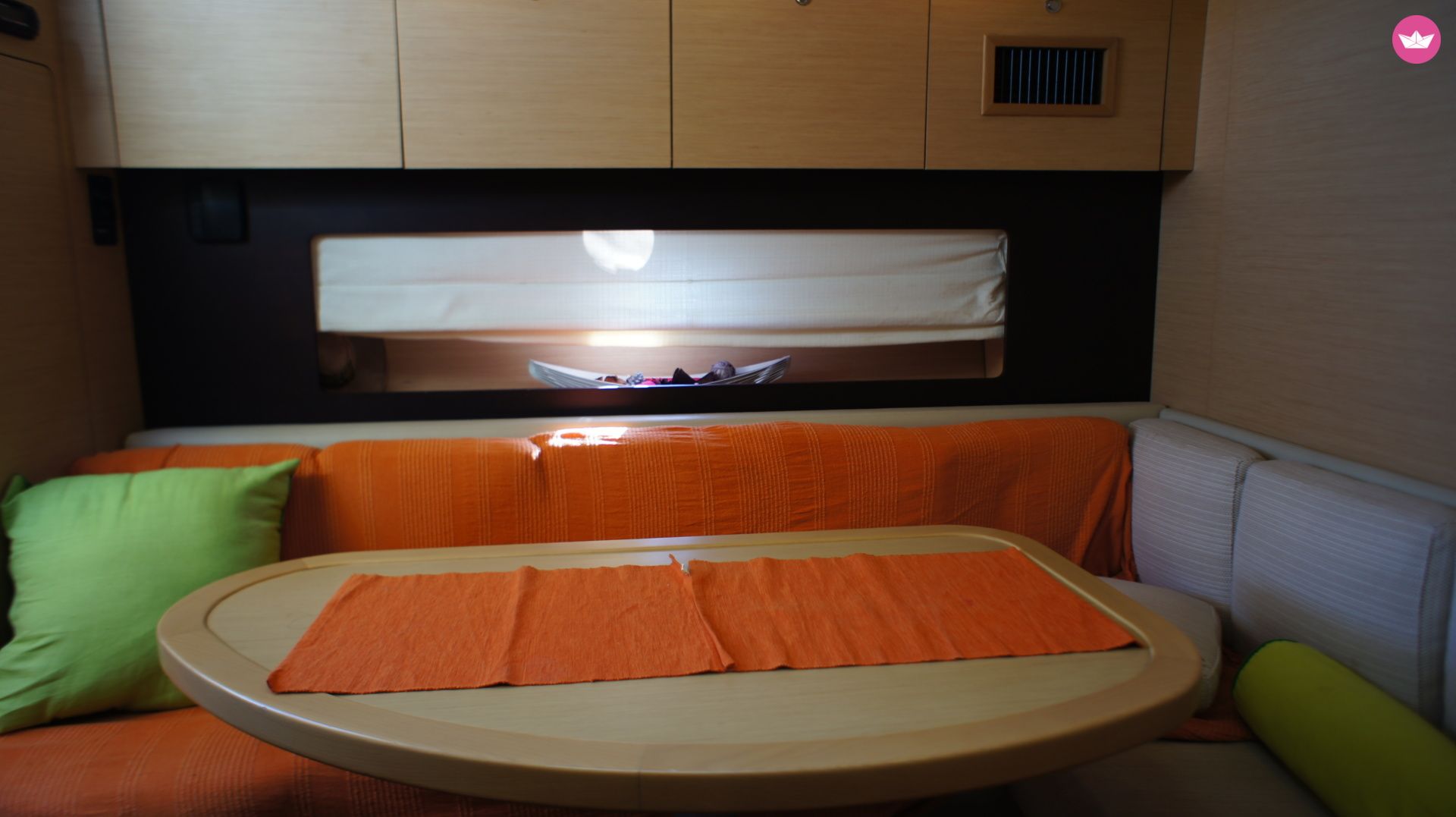 Motorboat Beneteau Monte Carlo 37 for hire