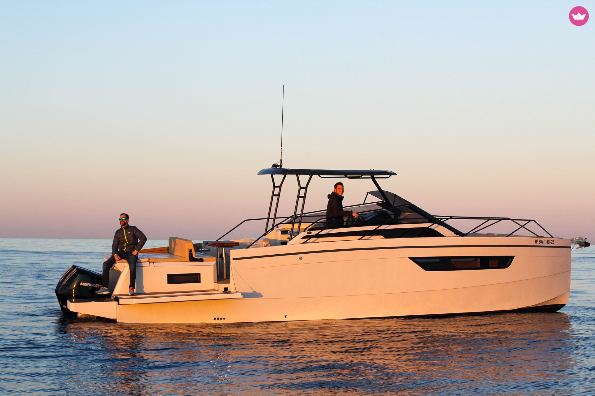 Bateau à moteur Nuva Yachts M11 Cabin 600cv 2