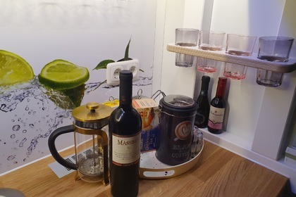 Nagelneues Hausboot für 4 Personen Plauer Seenplatte oder Müritz