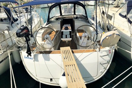 Hire Sailboat Bavaria Bavaria Cruiser 34 Drage, Pakoštane