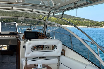 Hyra båt Motorbåt Poly Form Triakis C30 Umag