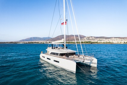charter a yacht in greece