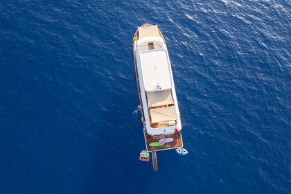 Custom Built luxury motor yacht with a capacity of 12 people