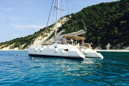 Location Catamaran Fontaine Pajot Athena 38 Fort-de-France