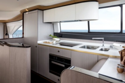 Verhuur Motorjacht  Azimut 60 Kaštel Gomilica