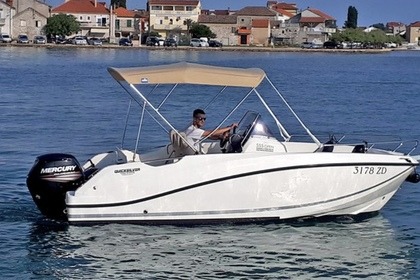 Miete Motorboot Quicksilver ⭐️⭐️⭐️OPEN ACTIV 555 115 CV parking gratuit !⭐⭐️⭐️ Palavas-les-Flots