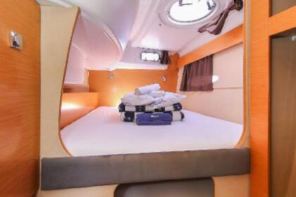 Просторный катамаран Lipari 41 – отдых с друзьями и семьёй у берегов Черногории