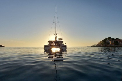 Location Catamaran Fountaine Pajot Helia 44 Saint-Cyprien