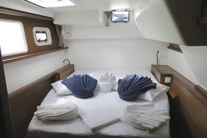 Charter Catamaran LAGOON 450 Sport Top Mahé