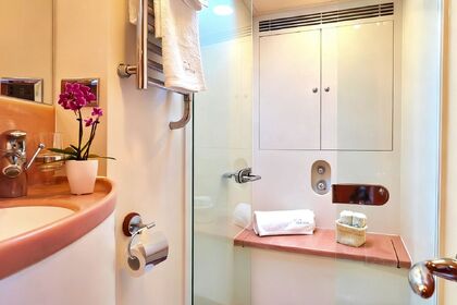 90ft Centreboard Sloop DARK STAR OF LONDON