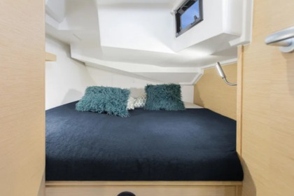 Alugue este veleiro Hanse 348 para conhecer costas