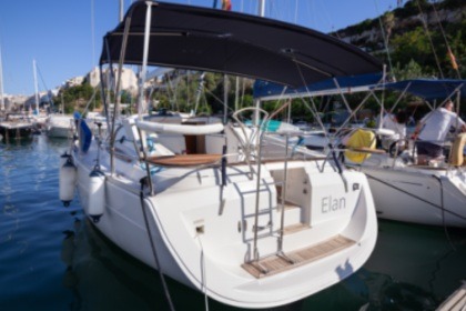 Rent this sailing boat and get to know the beaches